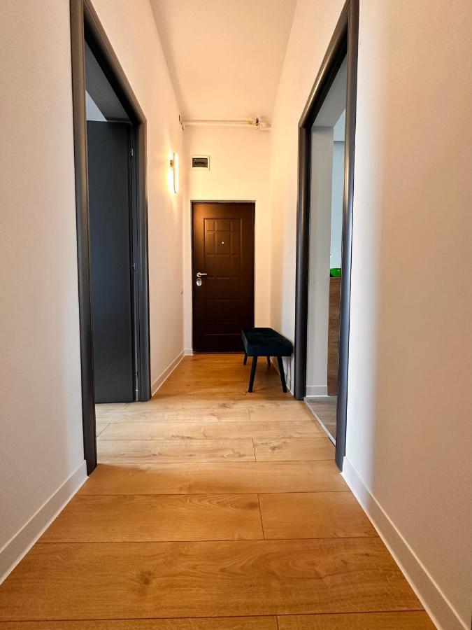 Lv Luxury Apart - One Minute Away From Train Station Predeal Exterior photo