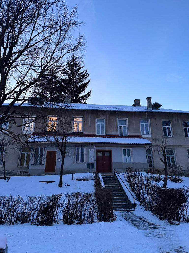 Lv Luxury Apart - One Minute Away From Train Station Predeal Exterior photo